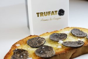 tosta de pan con trufa negra